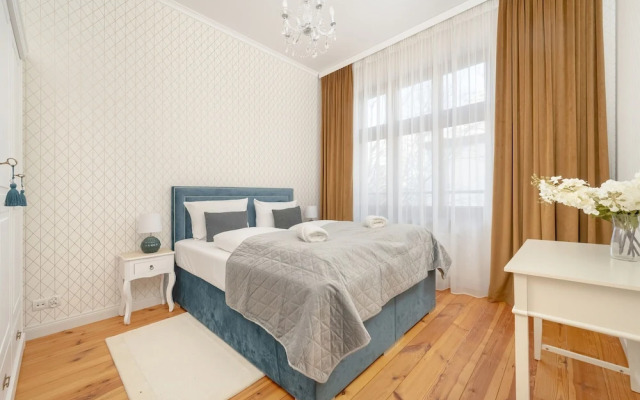 One Bedroom Apartment for 3 by Renters