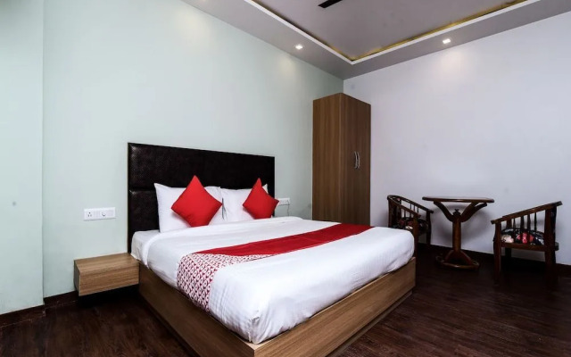 OYO Flagship 16044 Hotel 35th Avenue Sector 18