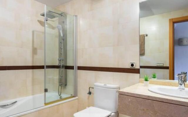 2BR poolfront family apartment WIFI and Near beach
