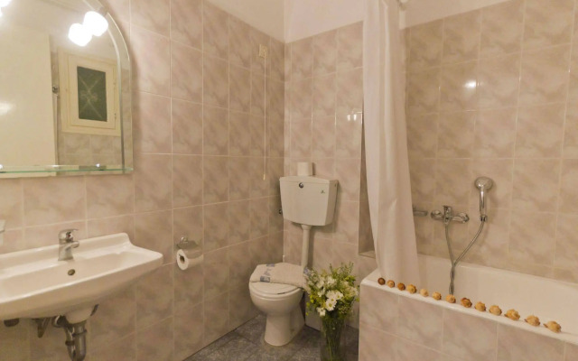 Louis Studios Hotel