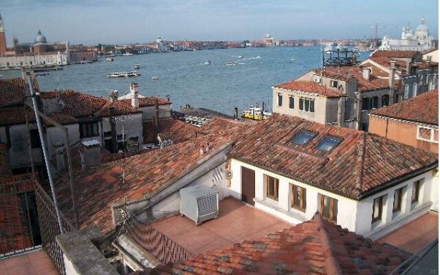 Bed & Venice