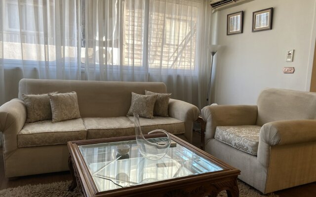Charming 2-bedrooms Apartment With Side Nile View