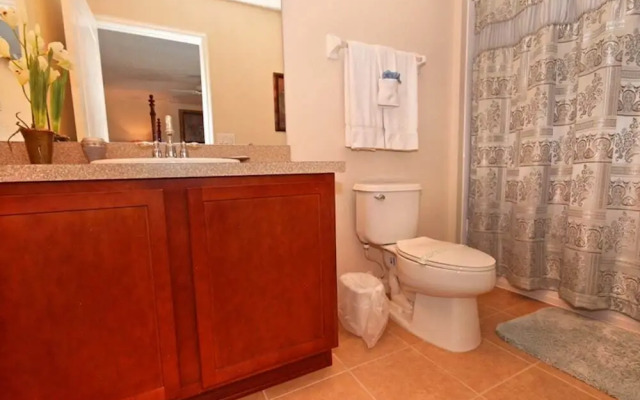 5 BR Home Kitchen Sleeps 10