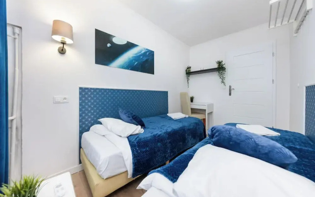 UNIT Warszawa Centrum Room by Metro Rondo ONZ