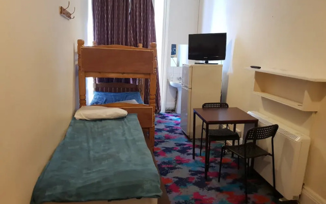 Acacia Hotel