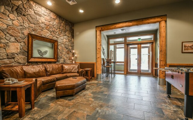 Arapahoe Lodge #8102 by Summit County Mountain Retreats