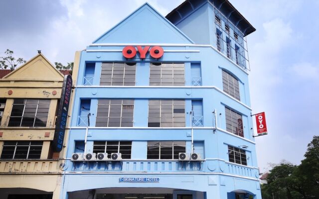 OYO 43963 T Signature Hotel