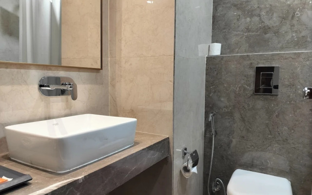 Hotel Luxe Opera NH8 - 7km from IGI Delhi Airport
