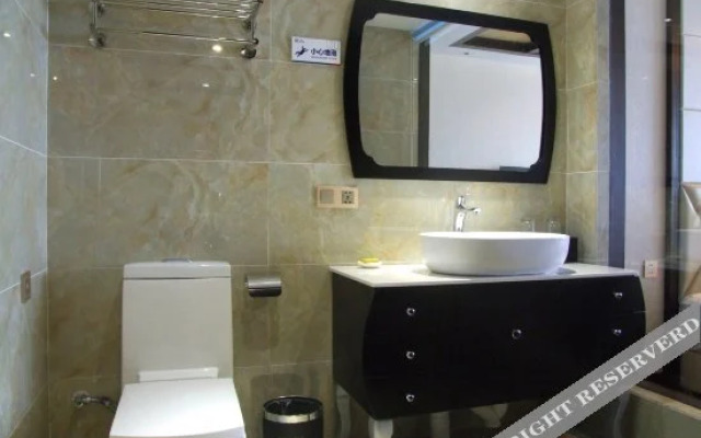 Yiqing Holiday Hotel