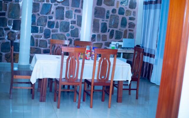 Inviting 6-bedrooms Apartment in Kigali