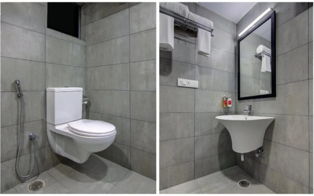 OYO Townhouse 042 Urvashi Theatre