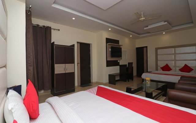 Hotel Kings by OYO Rooms