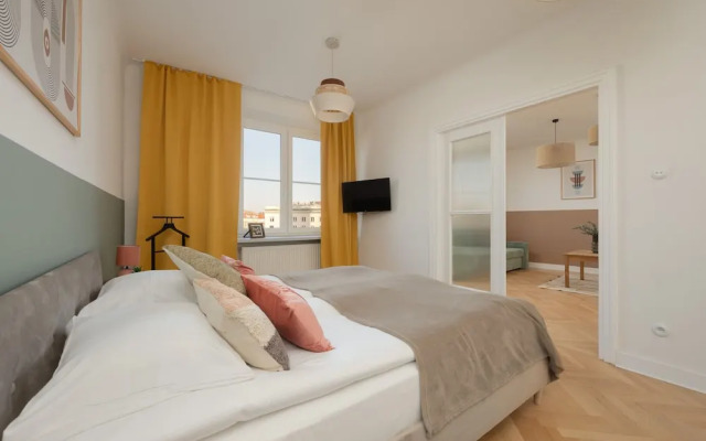 Apartment for 6 in the Heart of Warsaw