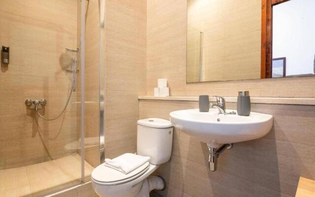 Great Spacious Apartment in the Gothic District City Center