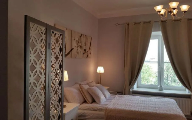 Old Town Art Apartment