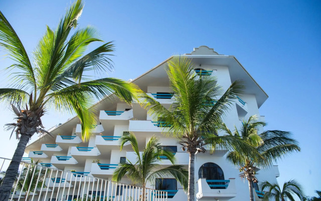 The Westmarine Waterfront Hotel