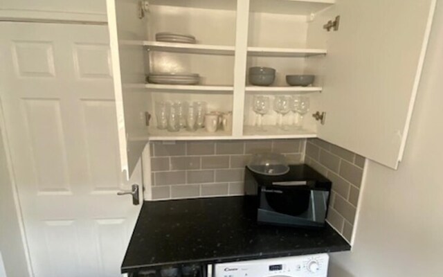 Chic City Retreat Immaculate 2 Bed Oasis in London
