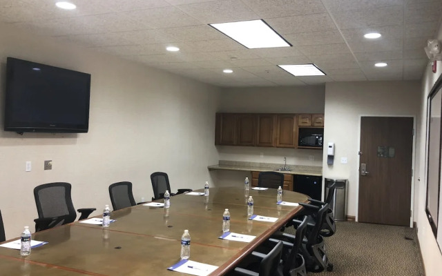 Holiday Inn Express & Suites Lansing-Dimondale