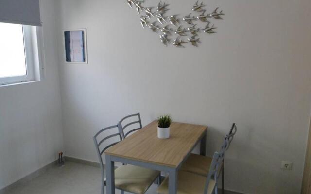 Chrysanthe's Apartments No4