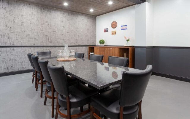 Ramada by Wyndham Windsor Locks