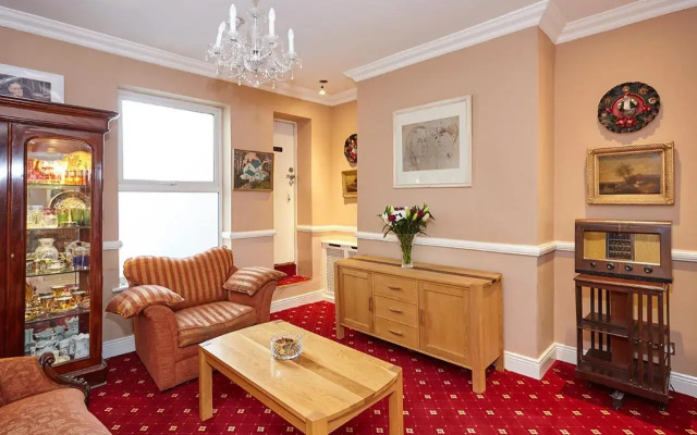 The Uppercross House Hotel
