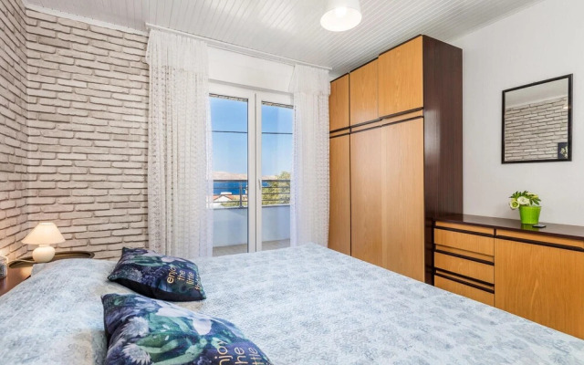 Nice Home in Karlobag With Wifi and 2 Bedrooms