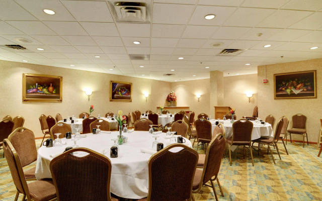Best Western Plus Chicago Hillside
