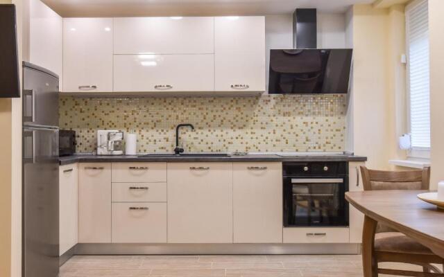 • Kanso Japan • 2-BDR Central Flat with Balcony