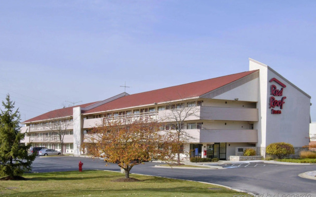 Super 8 by Wyndham Deerfield/Northbrook