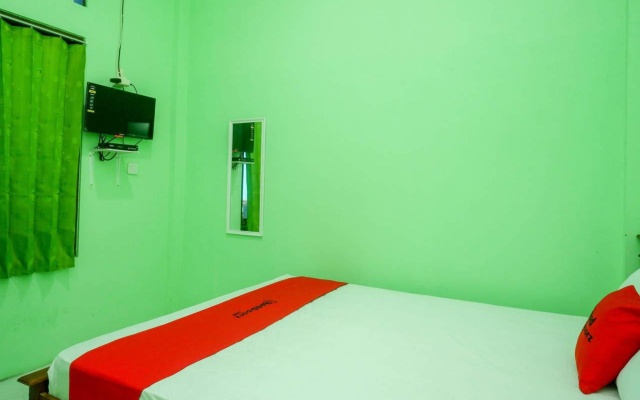 RedDoorz Syariah Near Monumen Jogja Kembali – Guest Rooms – Sleman
