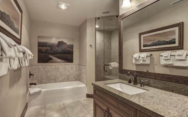 Crystal Peak Lodge 4 Bedroom Ski in, Ski out Slopeside Condo at the Base of Peak 7