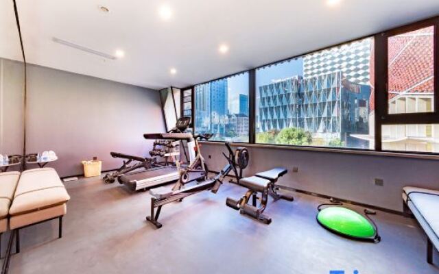 Wuhan Chuhe Hanjie hanxiu theater Atour Hotel