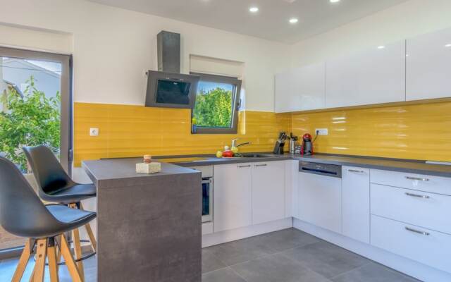 Swanky Villa in Turanj With Private Swimming Pool