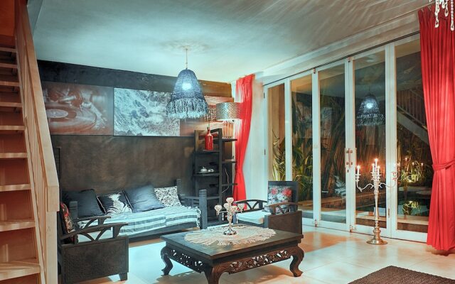 Black & White Villa