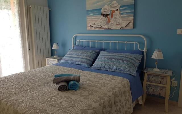 Very cosy house with fabulous sea view!
