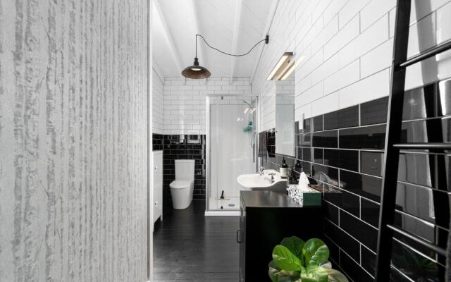 The Walnut Tree House - Martinborough Holiday Home