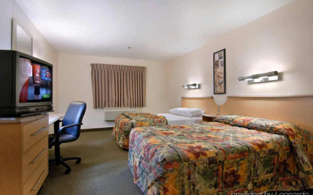 Super 8 by Wyndham New Braunfels I-35