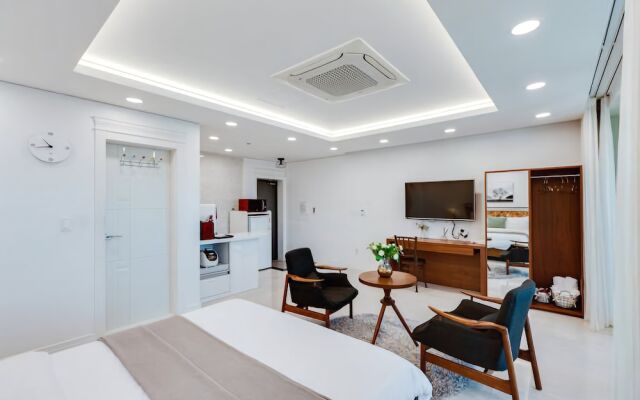Geoje Mr. Jun Pool Villa