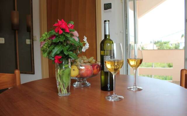 Sea View Apartment Ruza, Sleeps 4