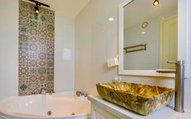 Diamond Suite Scenic Valley Condotel