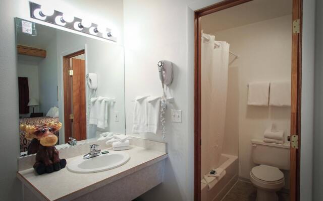 Moose Creek Lodge & Suites