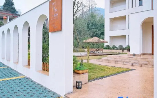 Yunqi Yougu Private Tang Homestay Ya'an Bifengxia Branch