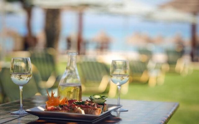 Plaka Beach Resort