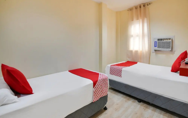 OYO 912 Fb Suites