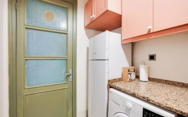 Cozy Flat With Balcony 5 min to Galata Tower
