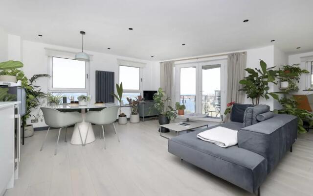 JOIVY Fabulous 2Br Apartment W/Terrace & Bay View
