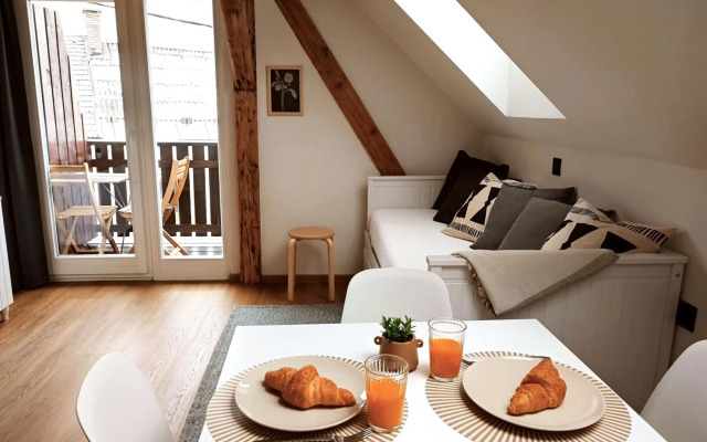 HIŠA NA VOGALU Apartments near Lake Bled