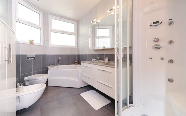 Le Majestic Promenade - 5 Stars Holiday