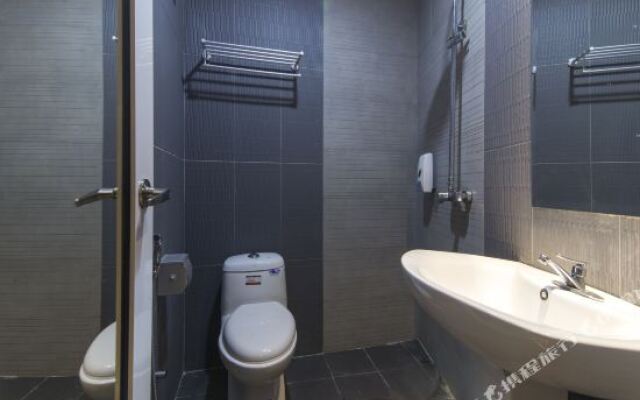 OYO 763 Tazara Hotel