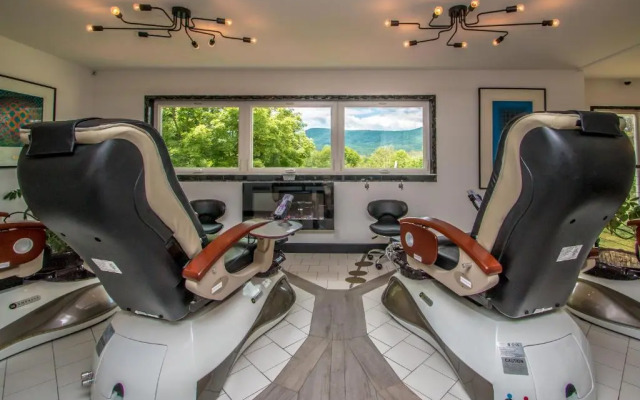 Adventure Suites